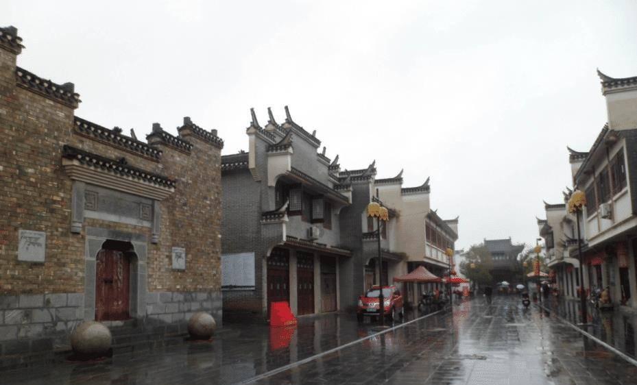 秦海璐新剧《狗剩快跑》,演技在线,但脸肿脸僵